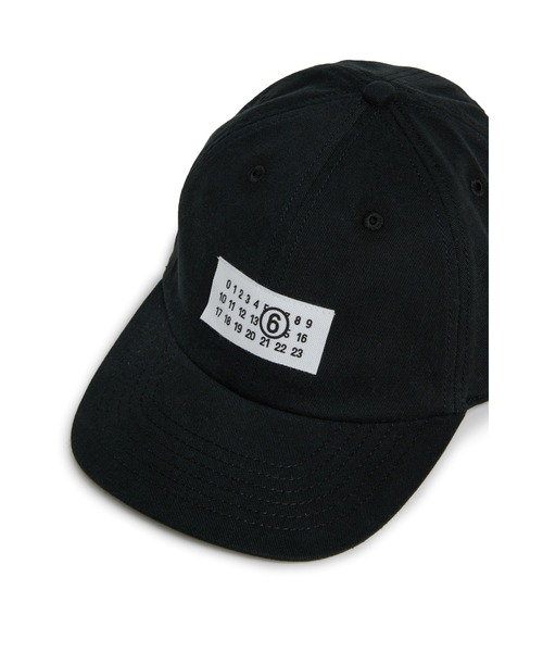 MM6 Maison Margiela(エムエムシックス メゾン マルジェラ)の「キッズ ベースボールキャップ MM6 KID(キャップ・キッズ・ブラック・Ⅱ/Ⅲ)」の3枚目の写真