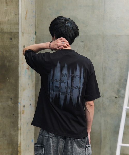ILL'S(イルズ)の「ボックスシルエット グランジ風 レトロモチーフ バックプリント ビッグシルエット プレーティング 半袖Tシャツ グラフィック プリント カットソー ユニセックス(Tシャツ/カットソー・メンズ・ホワイト系その他/ホワイト/グレー系その他/ブラック系その他2/ブラック/チャコールグレー/グレー/ブラック系その他/ホワイト系その他2/グレー系その他3/ホワイト系その他3/ブラック系その他3・M/L)」の6枚目の写真