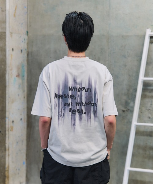 ILL'S(イルズ)の「ボックスシルエット グランジ風 レトロモチーフ バックプリント ビッグシルエット プレーティング 半袖Tシャツ グラフィック プリント カットソー ユニセックス(Tシャツ/カットソー・メンズ・ホワイト系その他/ホワイト/グレー系その他/ブラック系その他2/ブラック/チャコールグレー/グレー/ブラック系その他/ホワイト系その他2/グレー系その他3/ホワイト系その他3/ブラック系その他3・M/L)」の11枚目の写真