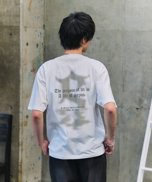 ILL'S(イルズ)の「ボックスシルエット グランジ風 レトロモチーフ バックプリント ビッグシルエット プレーティング 半袖Tシャツ グラフィック プリント カットソー ユニセックス(Tシャツ/カットソー・メンズ・ホワイト系その他/ホワイト/グレー系その他/ブラック系その他2/ブラック/チャコールグレー/グレー/ブラック系その他/ホワイト系その他2/グレー系その他3/ホワイト系その他3/ブラック系その他3・M/L)」の4枚目の写真