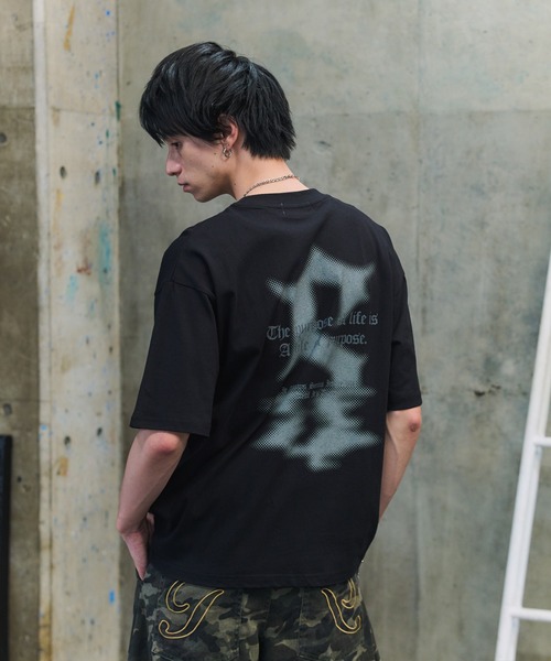 ILL'S(イルズ)の「ボックスシルエット グランジ風 レトロモチーフ バックプリント ビッグシルエット プレーティング 半袖Tシャツ グラフィック プリント カットソー ユニセックス(Tシャツ/カットソー・メンズ・ホワイト系その他/ホワイト/グレー系その他/ブラック系その他2/ブラック/チャコールグレー/グレー/ブラック系その他/ホワイト系その他2/グレー系その他3/ホワイト系その他3/ブラック系その他3・M/L)」の8枚目の写真
