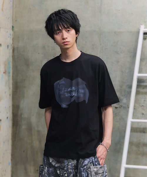 ILL'S(イルズ)の「ボックスシルエット グランジ風 レトロモチーフ バックプリント ビッグシルエット プレーティング 半袖Tシャツ グラフィック プリント カットソー ユニセックス(Tシャツ/カットソー・メンズ・ホワイト系その他/ホワイト/グレー系その他/ブラック系その他2/ブラック/チャコールグレー/グレー/ブラック系その他/ホワイト系その他2/グレー系その他3/ホワイト系その他3/ブラック系その他3・M/L)」の5枚目の写真