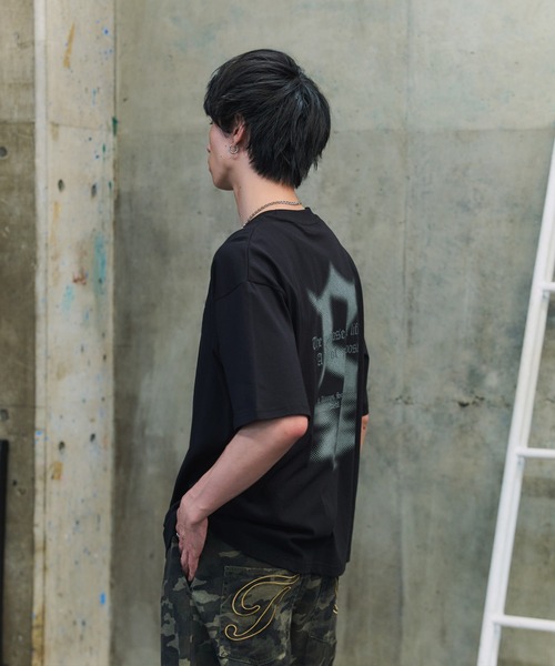 ILL'S(イルズ)の「ボックスシルエット グランジ風 レトロモチーフ バックプリント ビッグシルエット プレーティング 半袖Tシャツ グラフィック プリント カットソー ユニセックス(Tシャツ/カットソー・メンズ・ホワイト系その他/ホワイト/グレー系その他/ブラック系その他2/ブラック/チャコールグレー/グレー/ブラック系その他/ホワイト系その他2/グレー系その他3/ホワイト系その他3/ブラック系その他3・M/L)」の17枚目の写真