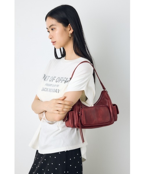 AZUL by moussy(アズールバイマウジー)の「アウトポケットフェイクレザーバッグ【着用画像あり】(ハンドバッグ・レディース・キャメル/レッド/ブラック・FREE)」の19枚目の写真