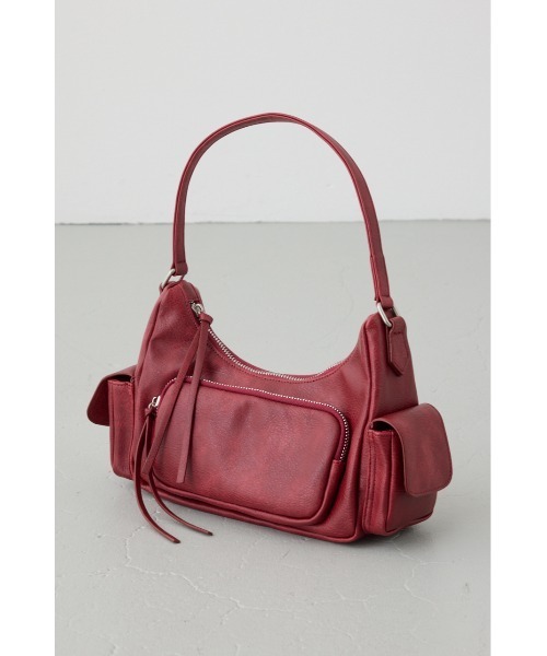 AZUL by moussy(アズールバイマウジー)の「アウトポケットフェイクレザーバッグ【着用画像あり】(ハンドバッグ・レディース・キャメル/レッド/ブラック・FREE)」の11枚目の写真