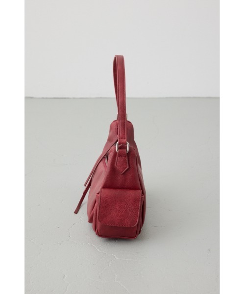 AZUL by moussy(アズールバイマウジー)の「アウトポケットフェイクレザーバッグ【着用画像あり】(ハンドバッグ・レディース・キャメル/レッド/ブラック・FREE)」の12枚目の写真