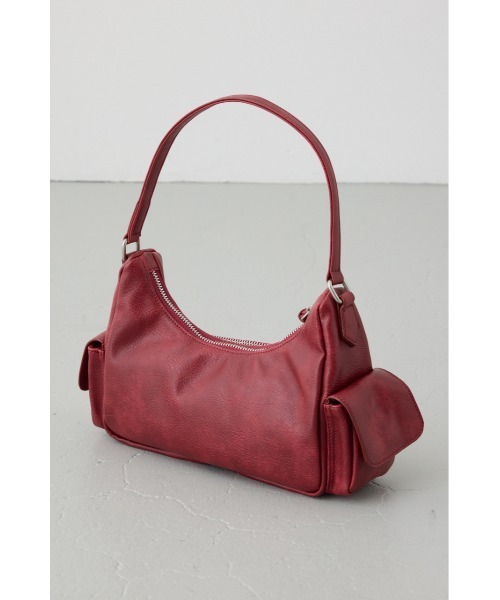AZUL by moussy(アズールバイマウジー)の「アウトポケットフェイクレザーバッグ【着用画像あり】(ハンドバッグ・レディース・キャメル/レッド/ブラック・FREE)」の13枚目の写真