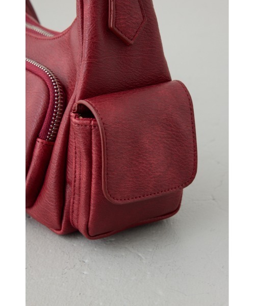 AZUL by moussy(アズールバイマウジー)の「アウトポケットフェイクレザーバッグ【着用画像あり】(ハンドバッグ・レディース・キャメル/レッド/ブラック・FREE)」の6枚目の写真