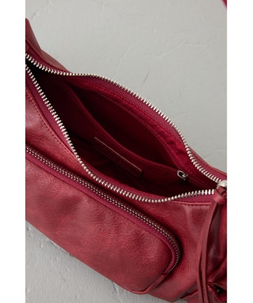 AZUL by moussy(アズールバイマウジー)の「アウトポケットフェイクレザーバッグ【着用画像あり】(ハンドバッグ・レディース・キャメル/レッド/ブラック・FREE)」の8枚目の写真