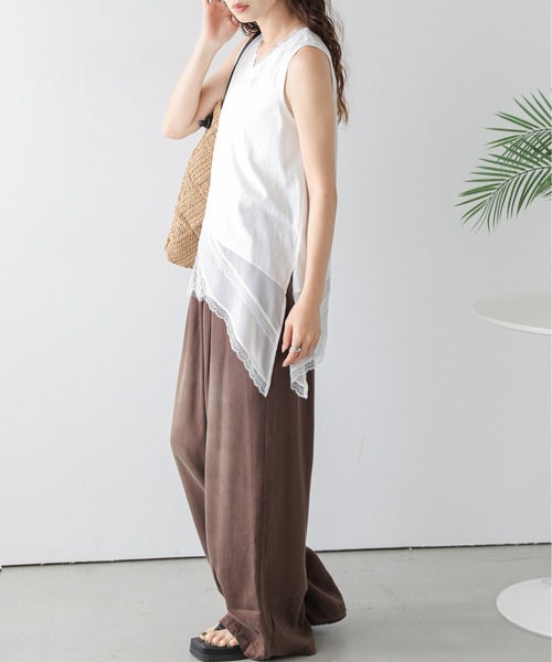 AMELY(エミリー)の「アシンメトリーシアートップス(タンクトップ・レディース・ブラック/ホワイト・フリー)」の4枚目の写真