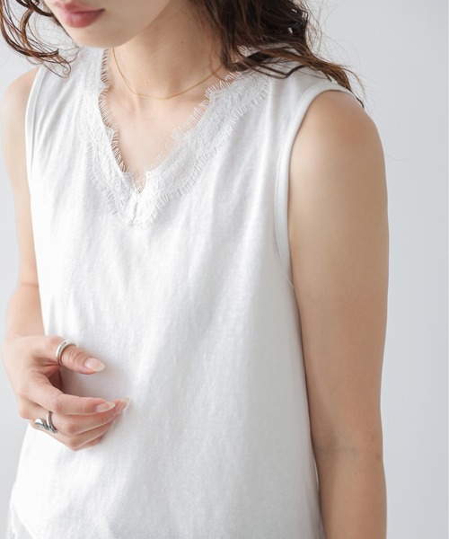 AMELY(エミリー)の「アシンメトリーシアートップス(タンクトップ・レディース・ブラック/ホワイト・フリー)」の8枚目の写真