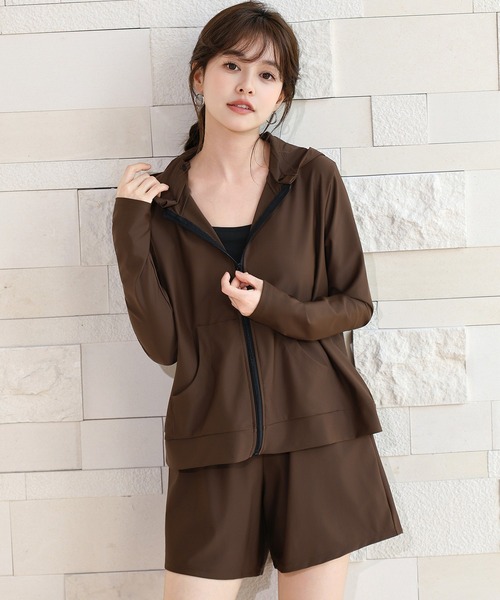 TeddyShop(テディショップ)の「【UVカット率99.9%以上/UPF50+/2WAYフード取り外し可】長袖ジップアップUVパーカーラッシュガードトップス+ショートパンツ 上下2点セット レディース(パーカー・レディース・ダークブラウン/ブルーグレー/ブラック・L/S/LL/M)」の20枚目の写真