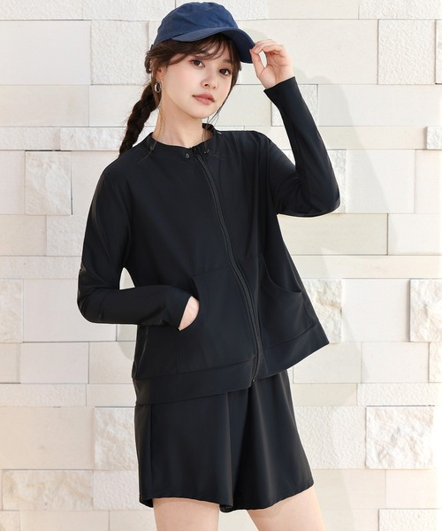 TeddyShop(テディショップ)の「【UVカット率99.9%以上/UPF50+/2WAYフード取り外し可】長袖ジップアップUVパーカーラッシュガードトップス+ショートパンツ 上下2点セット レディース(パーカー・レディース・ダークブラウン/ブルーグレー/ブラック・L/S/LL/M)」の4枚目の写真