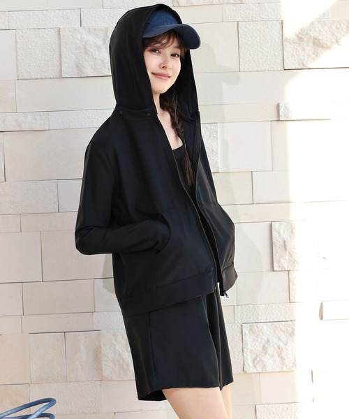 TeddyShop(テディショップ)の「【UVカット率99.9%以上/UPF50+/2WAYフード取り外し可】長袖ジップアップUVパーカーラッシュガードトップス+ショートパンツ 上下2点セット レディース(パーカー・レディース・ダークブラウン/ブルーグレー/ブラック・L/S/LL/M)」の9枚目の写真