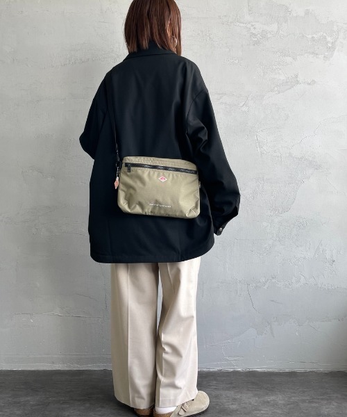 DANTON（ダントン）の「【WEB先行予約】[DANTON/ダントン] PALAIS GARNIER コーデュラキャンバスショルダーバッグ（ショルダーバッグ・レディース・ブラック/グレイッシュベージュ・ONE SIZE）」の19枚目の写真
