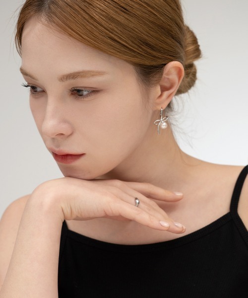 CEMONEMO(セモネモ)の「リボン パール ワンタッチ フープ ピアス(ピアス(両耳用)・レディース・シルバー/ゴールド・FREE)」の21枚目の写真