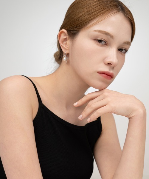 CEMONEMO(セモネモ)の「リボン パール ワンタッチ フープ ピアス(ピアス(両耳用)・レディース・シルバー/ゴールド・FREE)」の3枚目の写真