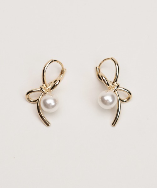 CEMONEMO(セモネモ)の「リボン パール ワンタッチ フープ ピアス(ピアス(両耳用)・レディース・シルバー/ゴールド・FREE)」の5枚目の写真