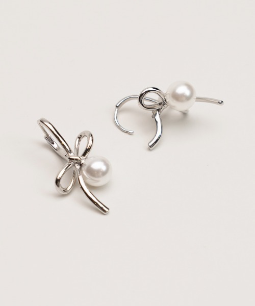 CEMONEMO(セモネモ)の「リボン パール ワンタッチ フープ ピアス(ピアス(両耳用)・レディース・シルバー/ゴールド・FREE)」の11枚目の写真