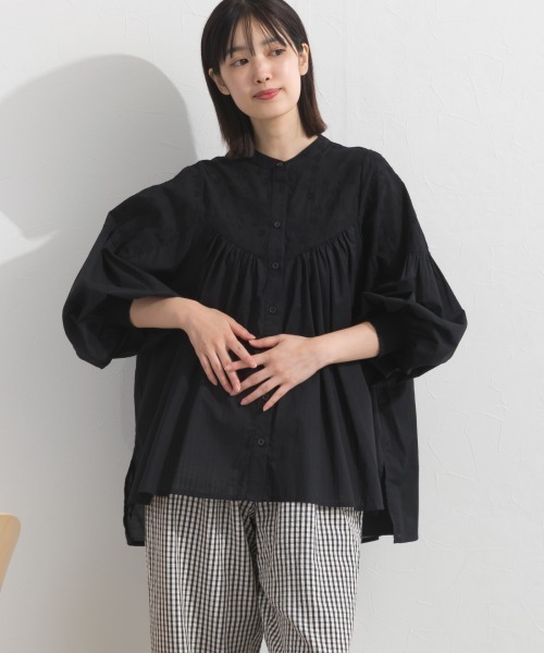 OMNES(オムネス)の「コットンレース切替長袖スタンドカラーシャツ(シャツ/ブラウス・レディース・ホワイト/ネイビー/ブラック・FREE)」の3枚目の写真