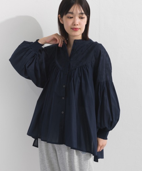 OMNES(オムネス)の「コットンレース切替長袖スタンドカラーシャツ(シャツ/ブラウス・レディース・ホワイト/ネイビー/ブラック・FREE)」の14枚目の写真