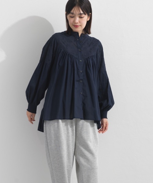OMNES(オムネス)の「コットンレース切替長袖スタンドカラーシャツ(シャツ/ブラウス・レディース・ホワイト/ネイビー/ブラック・FREE)」の15枚目の写真
