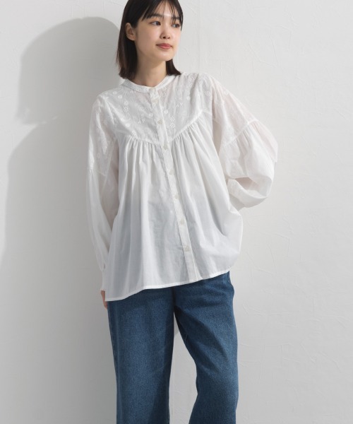 OMNES(オムネス)の「コットンレース切替長袖スタンドカラーシャツ(シャツ/ブラウス・レディース・ホワイト/ネイビー/ブラック・FREE)」の4枚目の写真