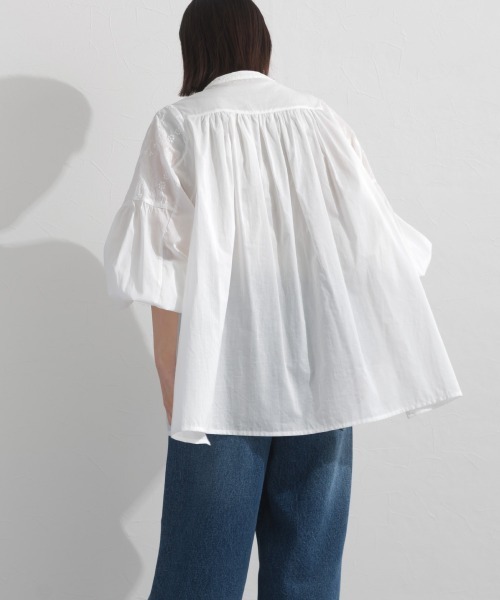 OMNES(オムネス)の「コットンレース切替長袖スタンドカラーシャツ(シャツ/ブラウス・レディース・ホワイト/ネイビー/ブラック・FREE)」の6枚目の写真