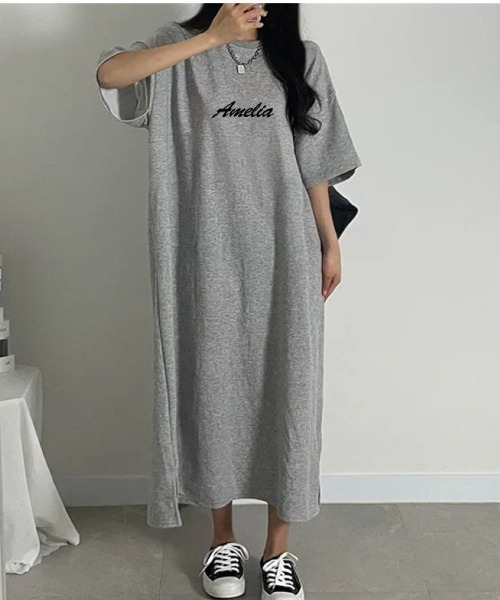 Lips(リップス)の「1枚で抜け感たっぷり!ロゴプリントが映えるリラックスTシャツワンピース(ワンピース・レディース・グレー/ホワイト/ブラック・FREE)」の2枚目の写真