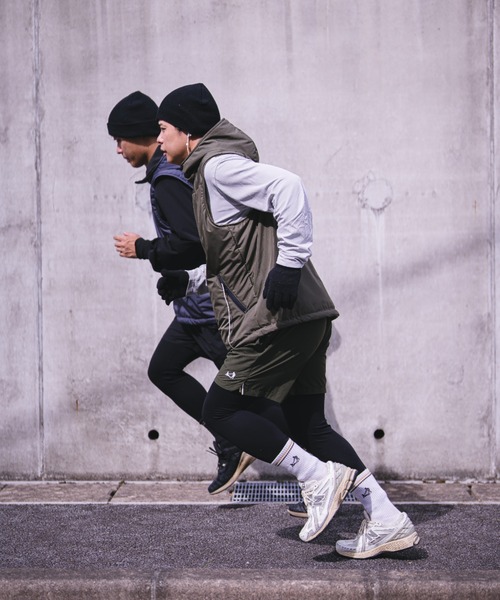 TENEZ(テネス)の「NEO DOWN KPOK x TENEZ Down Vest(ダウンベスト・メンズ・チャコール/カーキ・MEDIUM/LARGE)」の3枚目の写真
