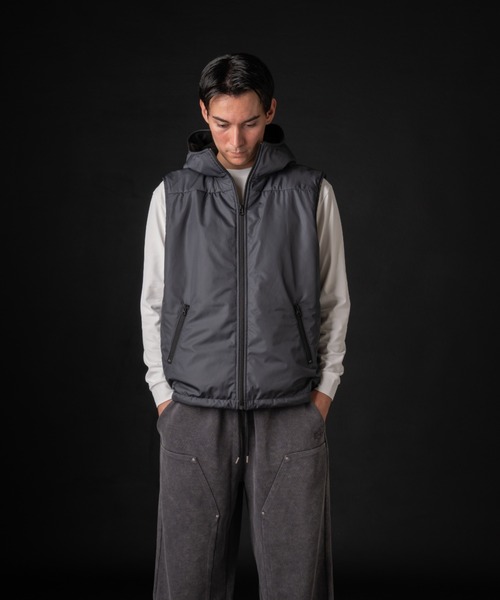 TENEZ(テネス)の「NEO DOWN KPOK x TENEZ Down Vest(ダウンベスト・メンズ・チャコール/カーキ・MEDIUM/LARGE)」の13枚目の写真
