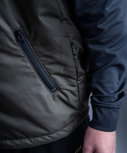 TENEZ(テネス)の「NEO DOWN KPOK x TENEZ Down Vest(ダウンベスト・メンズ・チャコール/カーキ・MEDIUM/LARGE)」の15枚目の写真