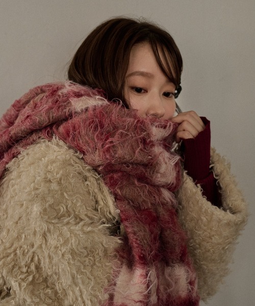 mideal(マイディール)の「original pattern shaggy muffler / オリジナルパターンシャギーマフラー(マフラー・レディース・イエロー/ブルー/ピンク/ボルドー・FREE)」の8枚目の写真