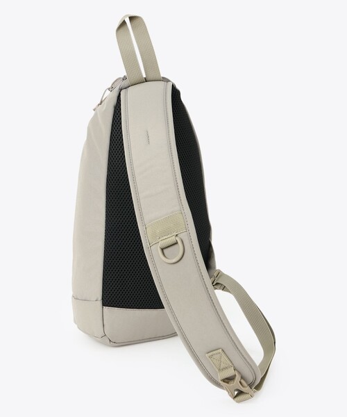 Columbia(コロンビア)の「Columbia/ サニーサイドパークボディバッグ 6L /コロンビア(ボディバッグ/ウエストポーチ・レディース・ベージュ/ブラック/ホワイト・ONE SIZE)」の10枚目の写真