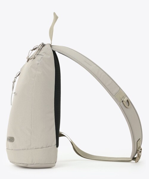 Columbia(コロンビア)の「Columbia/ サニーサイドパークボディバッグ 6L /コロンビア(ボディバッグ/ウエストポーチ・レディース・ベージュ/ブラック/ホワイト・ONE SIZE)」の11枚目の写真