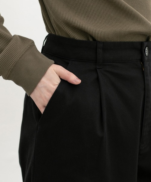 Honeys(ハニーズ)の「ゆったりチノパンツ(股下60cm)(チノパンツ・レディース・ネイビー/ブラック/モカ・3L/M/L/S/LL/SS)」の12枚目の写真
