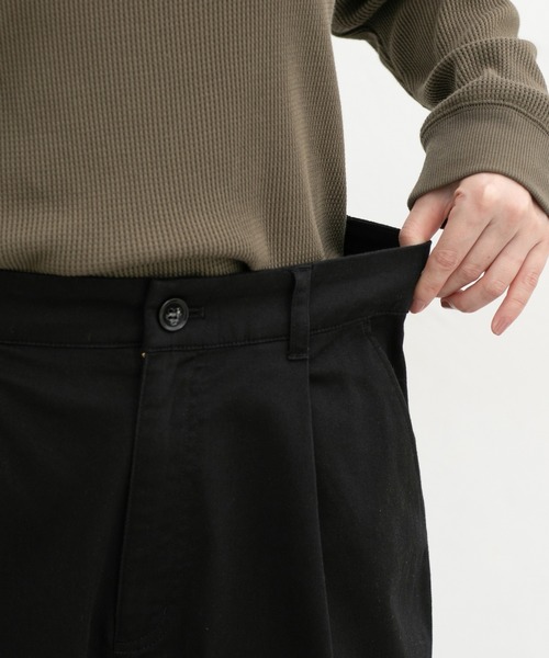 Honeys(ハニーズ)の「ゆったりチノパンツ(股下60cm)(チノパンツ・レディース・ネイビー/ブラック/モカ・3L/M/L/S/LL/SS)」の14枚目の写真
