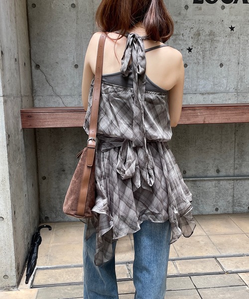 ROGER AND RAW(ロジャーアンドロウ)の「チェック シフォンホルターネックチュニック(シャツ/ブラウス・レディース・ブラック/グレー/ブラウン・FREE)」の7枚目の写真