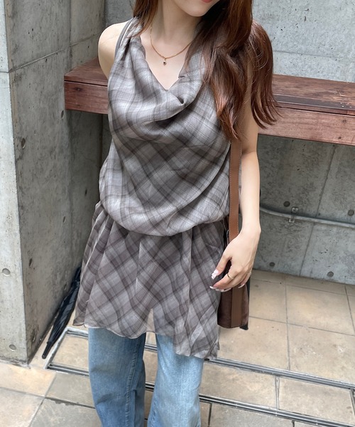 ROGER AND RAW(ロジャーアンドロウ)の「チェック シフォンホルターネックチュニック(シャツ/ブラウス・レディース・ブラック/グレー/ブラウン・FREE)」の9枚目の写真