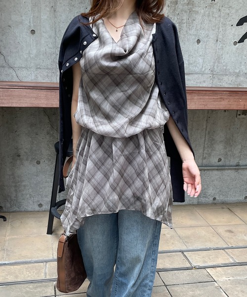 ROGER AND RAW(ロジャーアンドロウ)の「チェック シフォンホルターネックチュニック(シャツ/ブラウス・レディース・ブラック/グレー/ブラウン・FREE)」の11枚目の写真