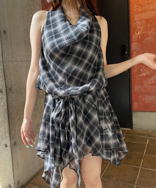 ROGER AND RAW(ロジャーアンドロウ)の「チェック シフォンホルターネックチュニック(シャツ/ブラウス・レディース・ブラック/グレー/ブラウン・FREE)」の20枚目の写真