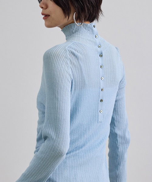 SALON adam et rope'(サロン アダム エ ロペ)の「シアーアイレットマルチWAYタートルプルオーバー(Tシャツ/カットソー・レディース・ブラック/オフホワイト/サックスブルー・FREE)」の3枚目の写真