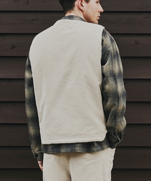 SEAGREEN(シーグリーン)の「SEAGREEN(シーグリーン) WIDE WALE CORDUROY HUNTING VEST ワイドウェールコーデュロイハンティングベスト(ベスト・メンズ・ライトグレー/ブラウン・3/2/4)」の3枚目の写真