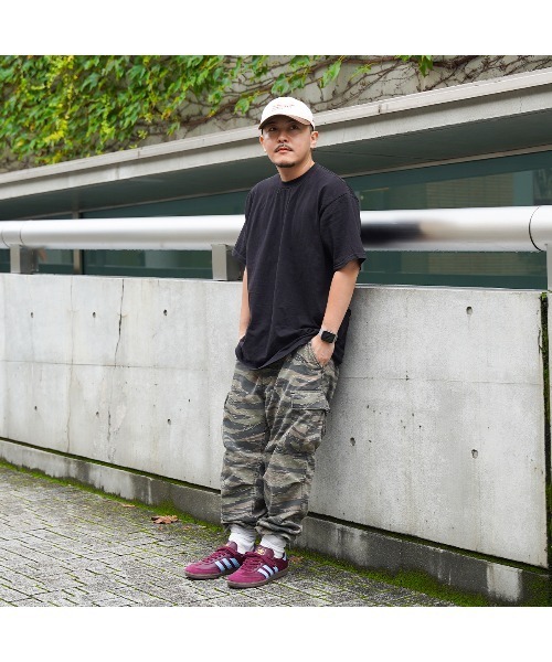adidas Originals（アディダスオリジナルス）の「【展開店舗限定】 adidas SAMBA OG -JAPAN EXCLUSIVE- / アディダス サンバ OG / LC2637（スニーカー・メンズ・ワインレッド・27cm/26.5cm/26cm/25.5cm/25cm/30cm/29.5cm/29cm/28.5cm/28cm/24.5cm/24cm/23.5cm/23cm/22.5cm/22cm/27.5cm）」の8枚目の写真