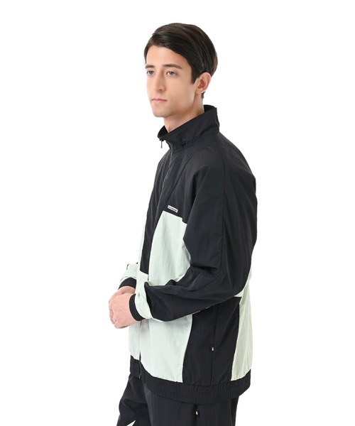 NEW BALANCE(ニューバランス)の「ニューバランス New Balance ウインドジャケット(裏メッシュ)(ナイロンジャケット・メンズ・サンドグレー/グレー・3L)」の3枚目の写真