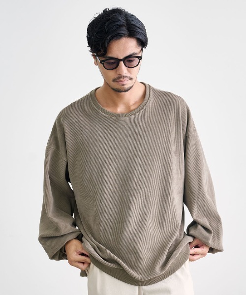 CavariA(キャバリア)の「『CavariA/キャバリア』コーデュロイタッチオーバーサイズクルーネック(Tシャツ/カットソー・メンズ・アイボリー/チャコール/グレイッシュベージュ/ネイビー/ワイン・L/M)」の4枚目の写真