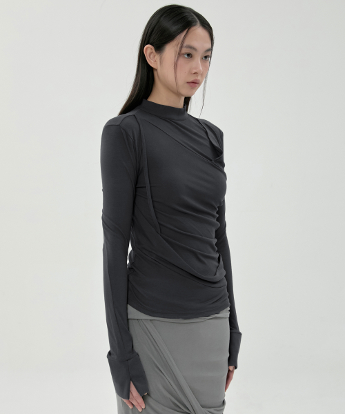 FLAREUP（フレアアップ）の「ドレープモックネック長袖 (FL-182_Black)（Tシャツ/カットソー・レディース・ブラック・OS）」の2枚目の写真