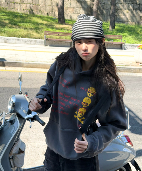 AMOU（アモウ）の「Skull Letter Hoodie CHACOAL GRAY（パーカー・メンズ・その他・2/1）」の11枚目の写真