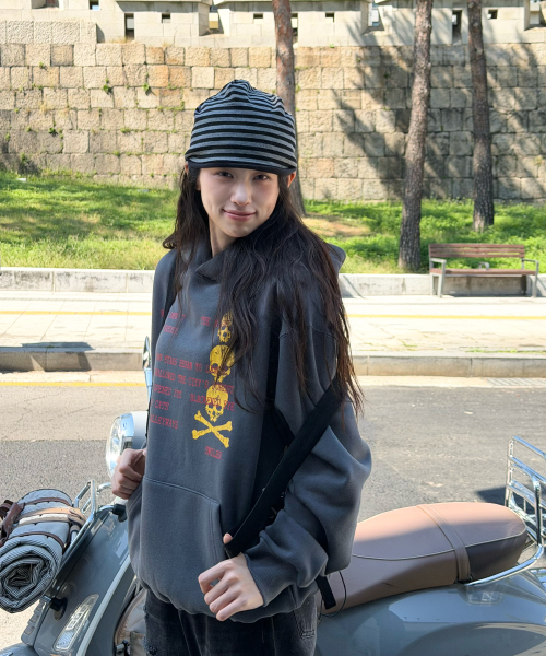 AMOU（アモウ）の「Skull Letter Hoodie CHACOAL GRAY（パーカー・メンズ・その他・2/1）」の9枚目の写真