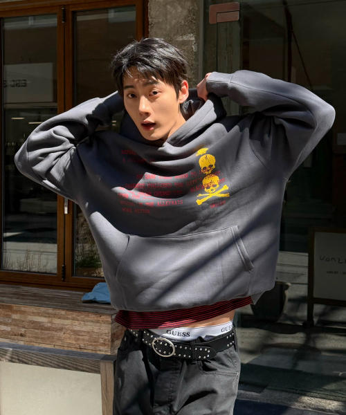 AMOU（アモウ）の「Skull Letter Hoodie CHACOAL GRAY（パーカー・メンズ・その他・2/1）」の3枚目の写真